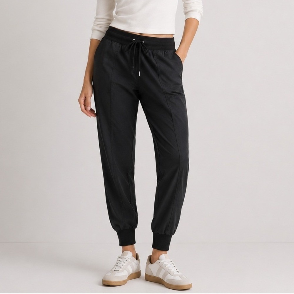 Quince Performance Tech Mid Rise Jogger Black Gym Running Yoga Travel Small NWOT